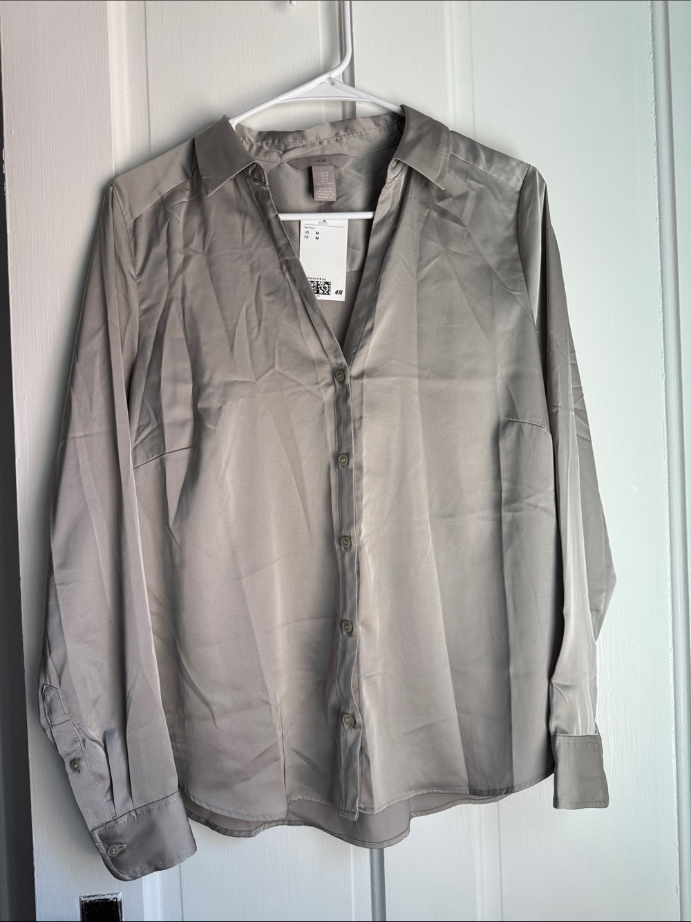 H&M Light Gray Women’s Long-Sleeve Button Down Shirt